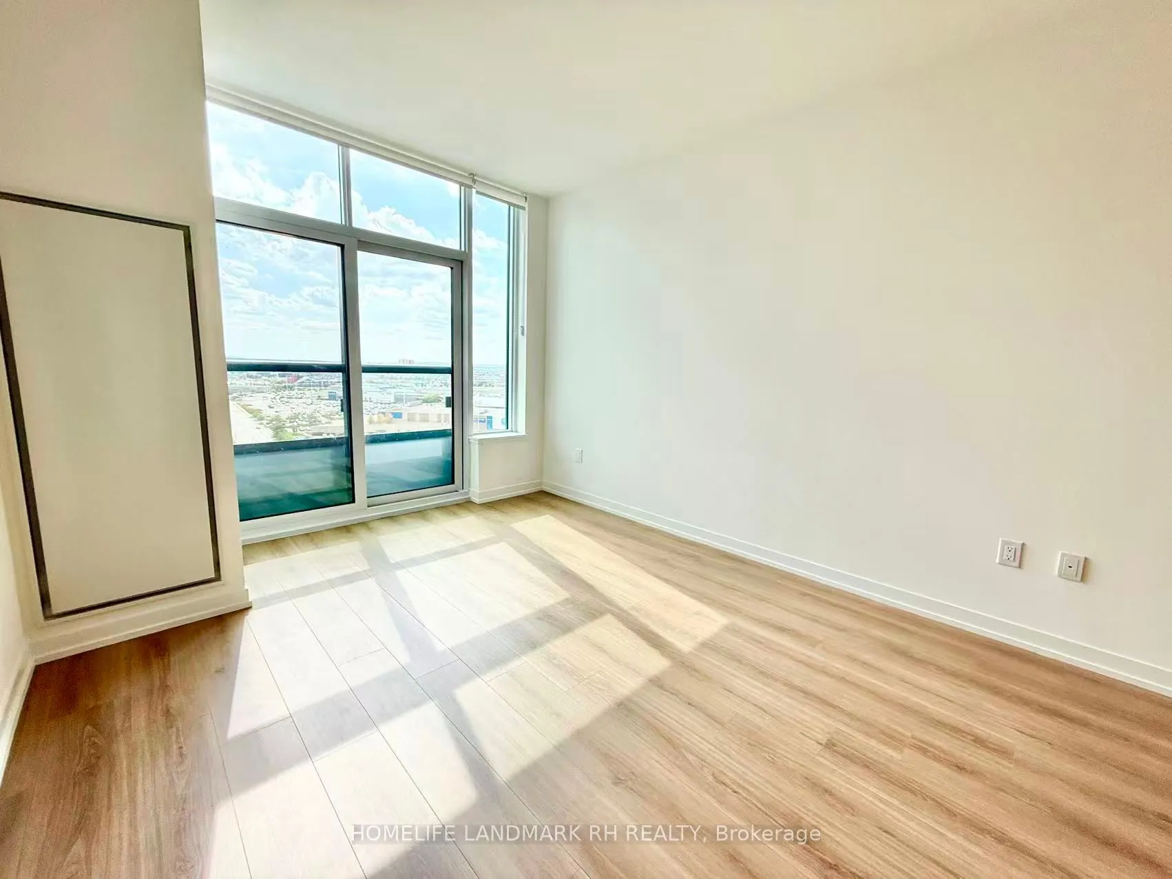 2485 Eglinton Avenue W, #PH19