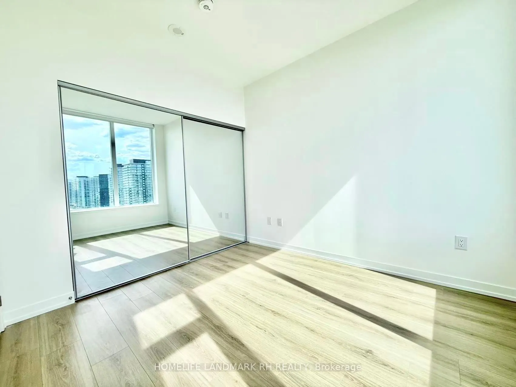 2485 Eglinton Avenue W, #PH19