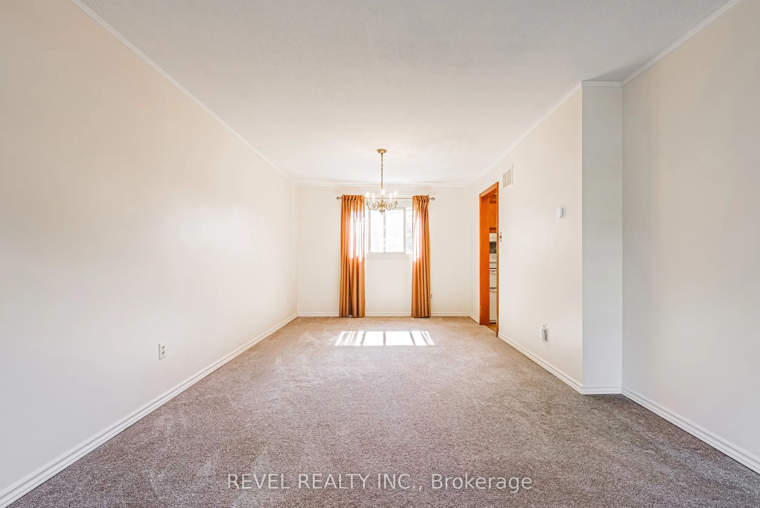 594 Moorelands Crescent