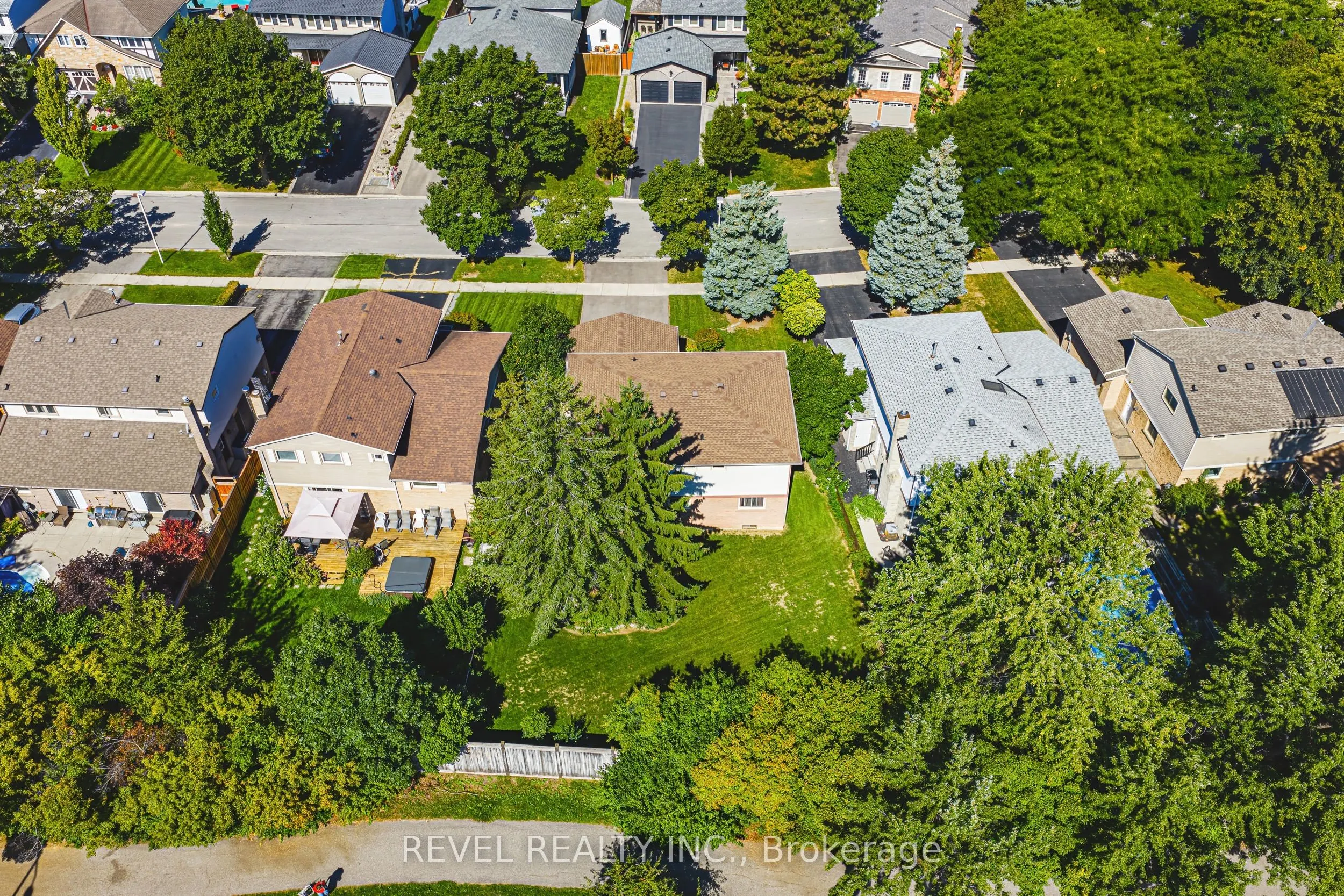 594 Moorelands Crescent