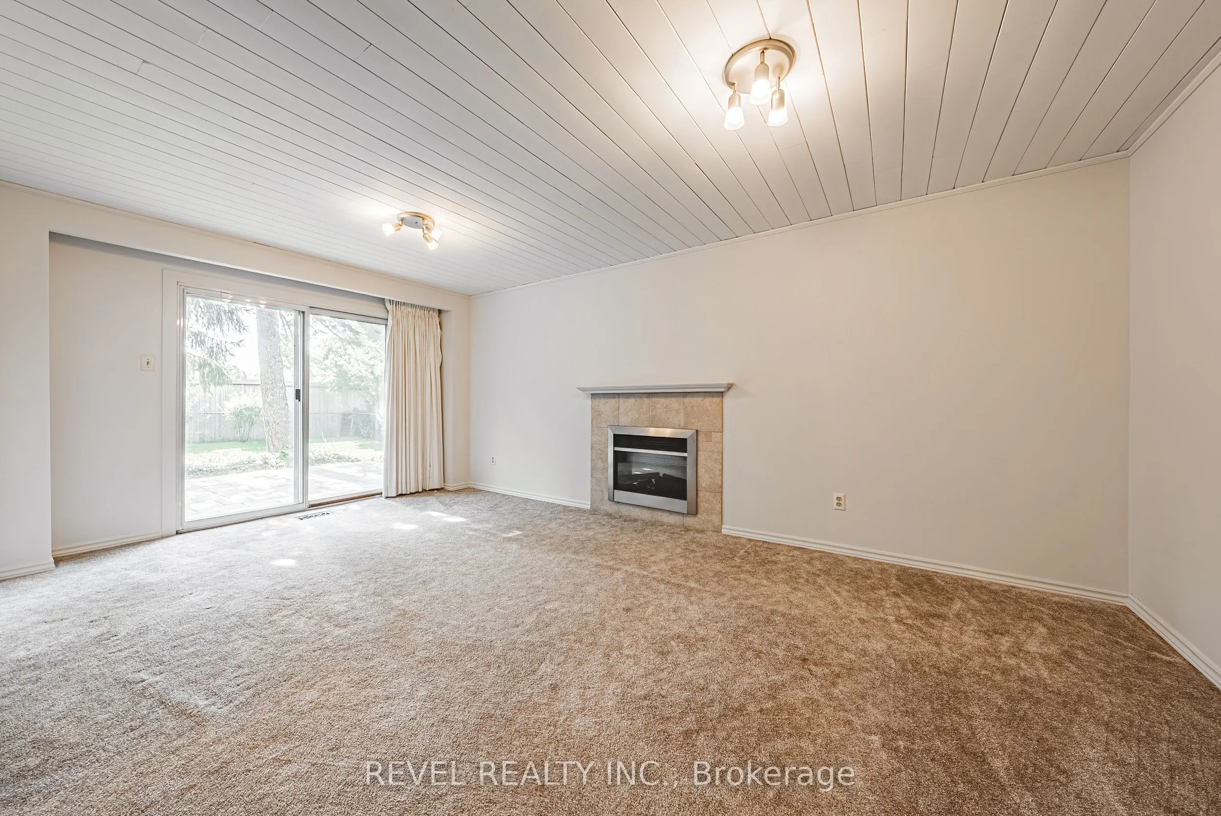 594 Moorelands Crescent