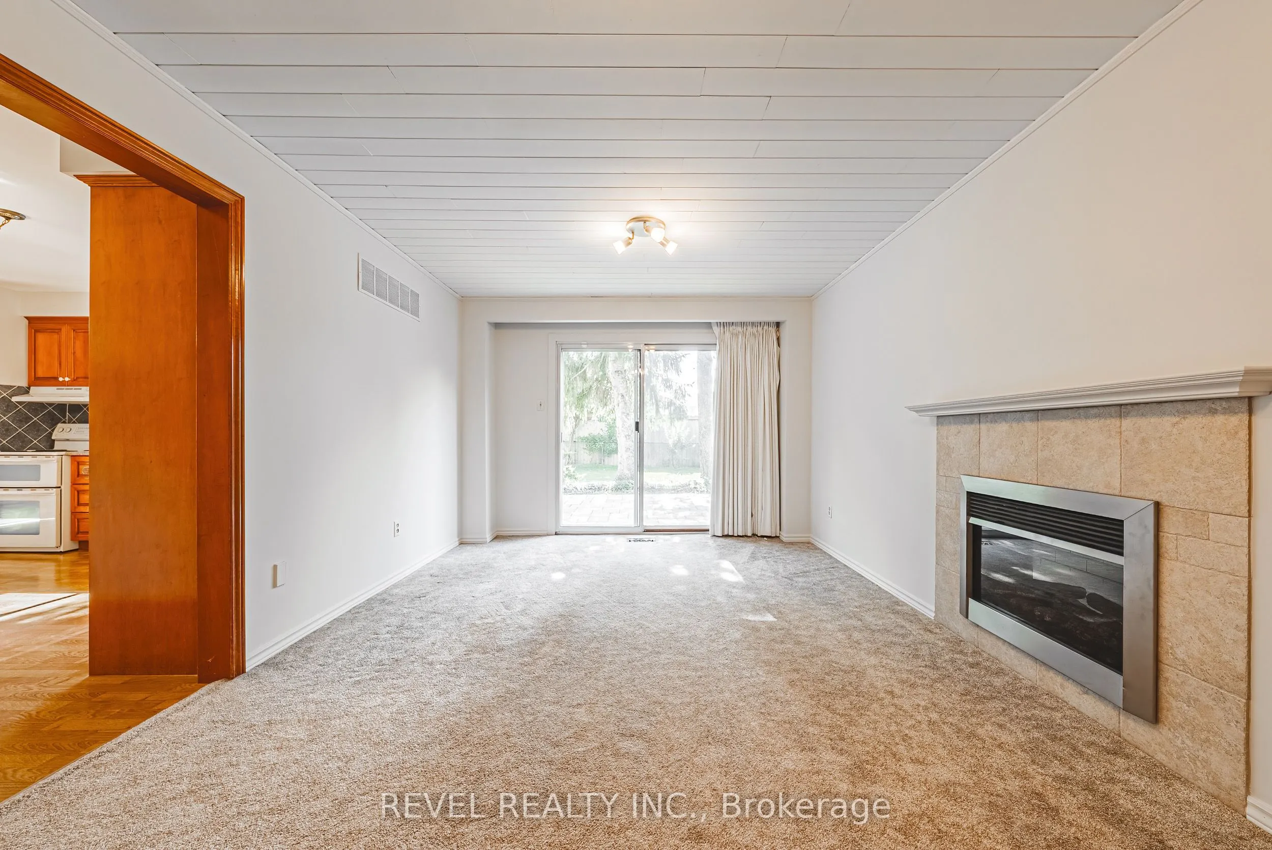594 Moorelands Crescent