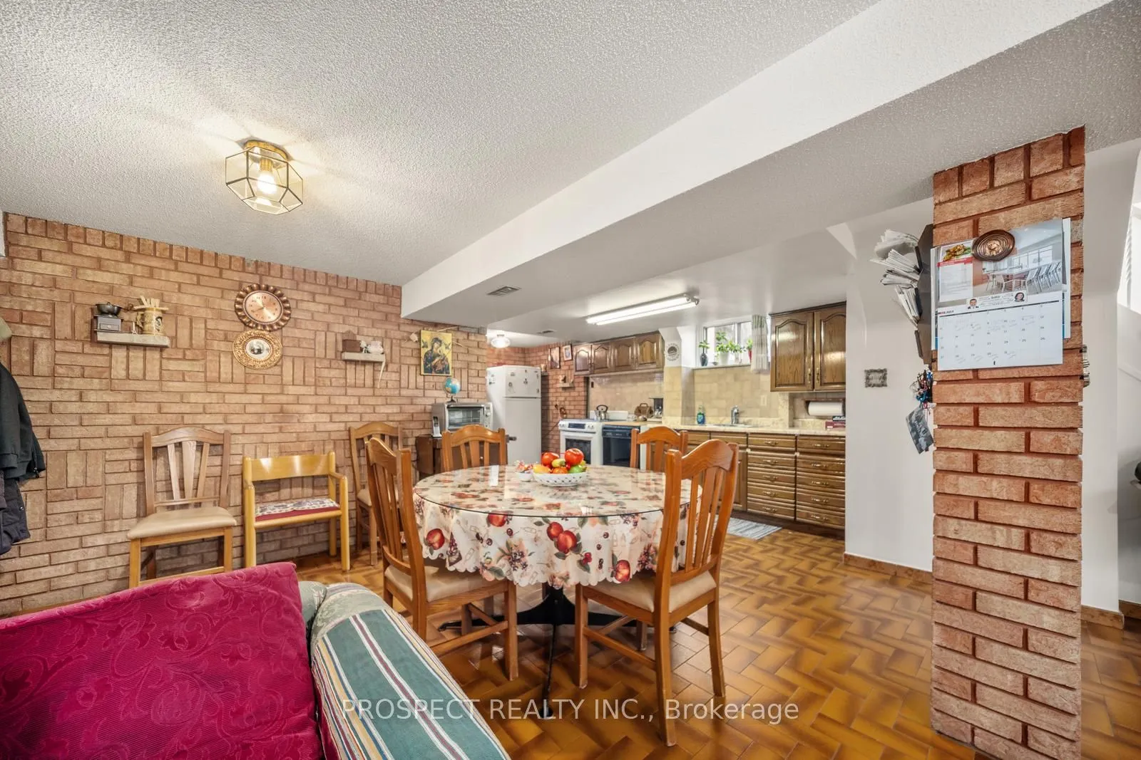 8 Sonnet Court