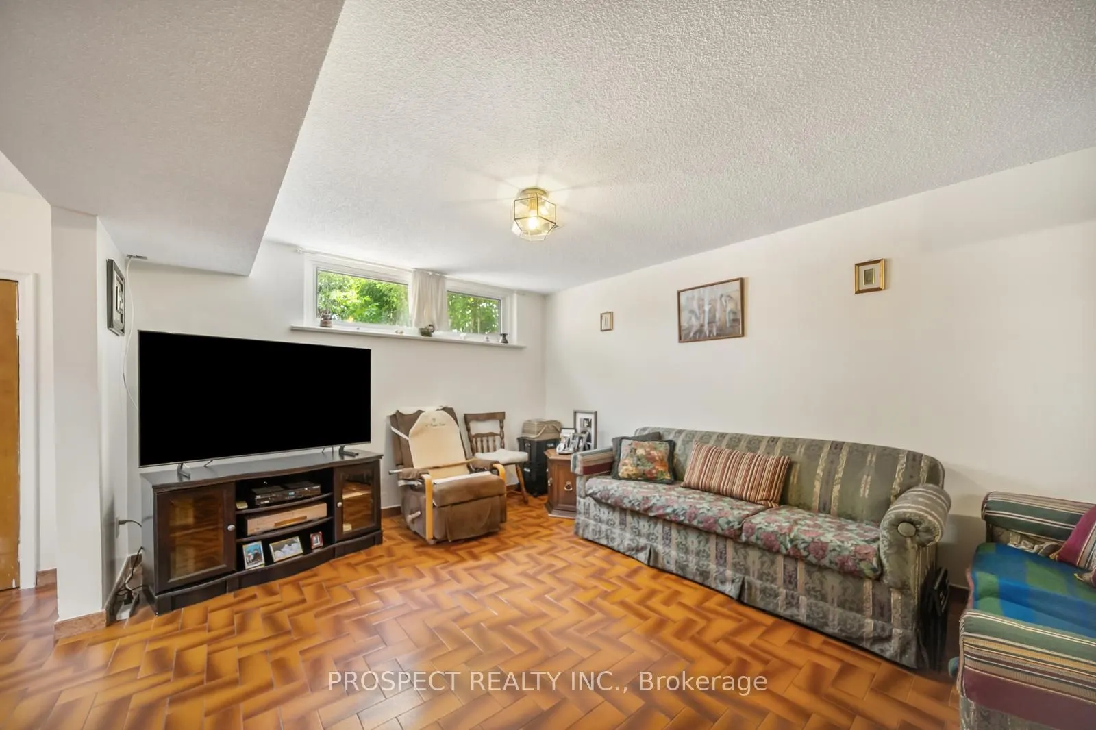 8 Sonnet Court