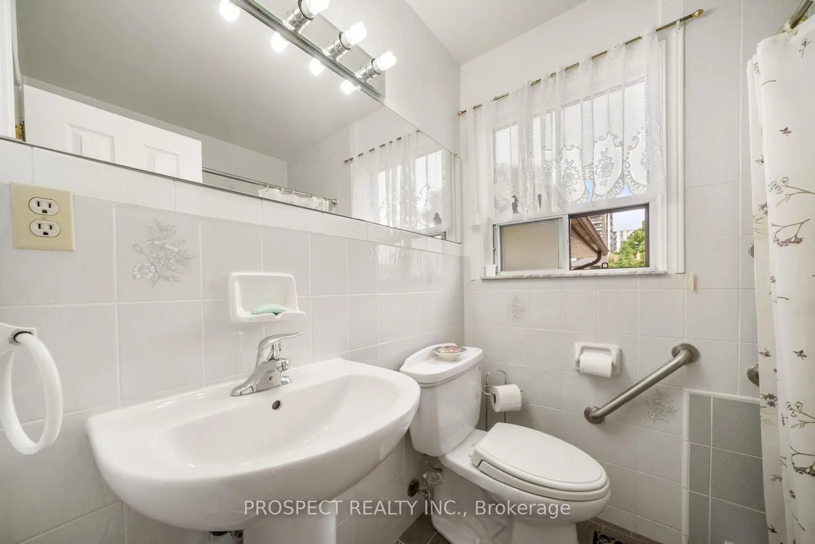 8 Sonnet Court