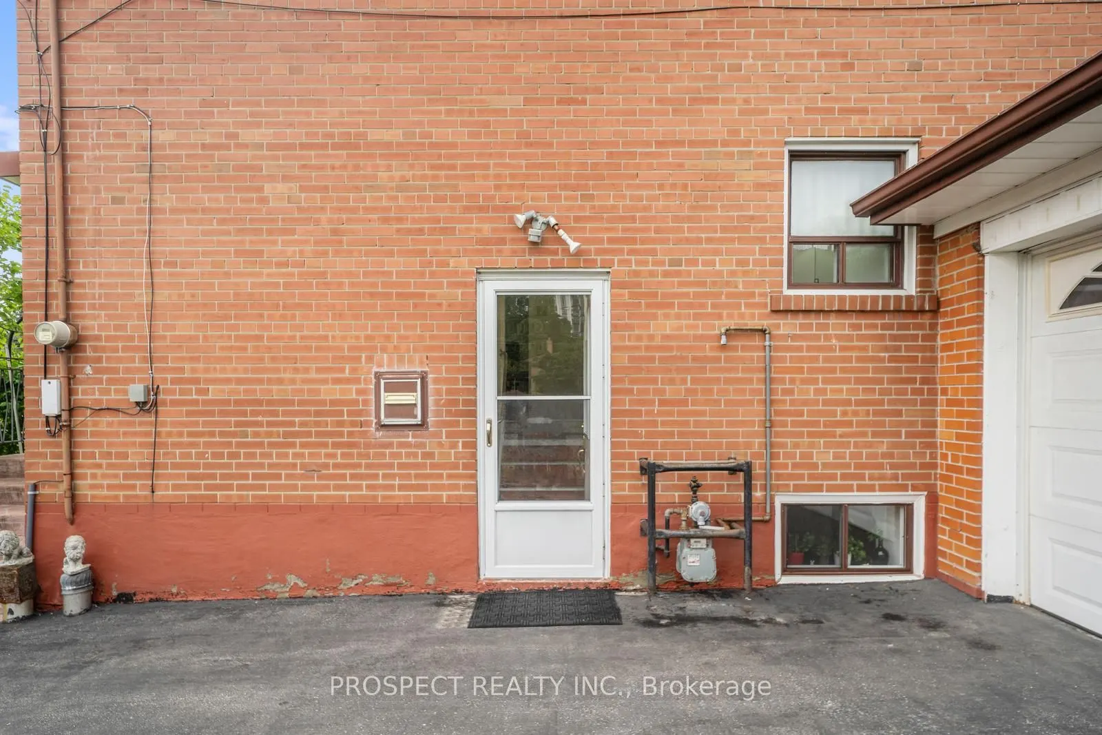 8 Sonnet Court