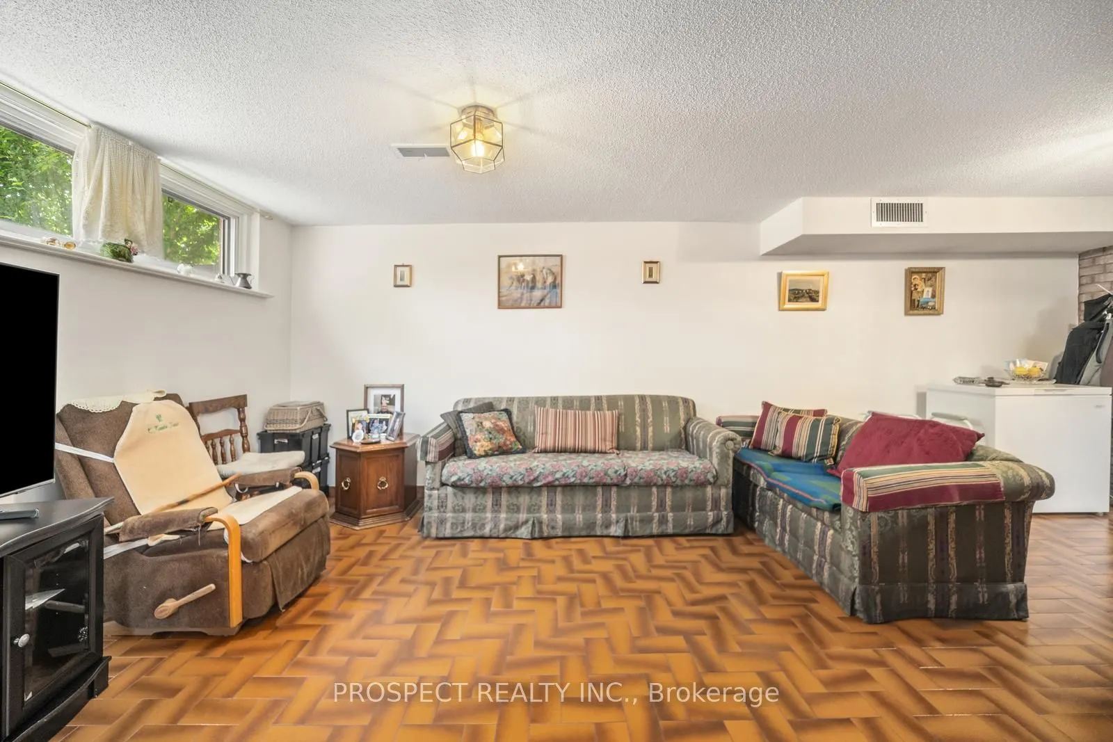8 Sonnet Court