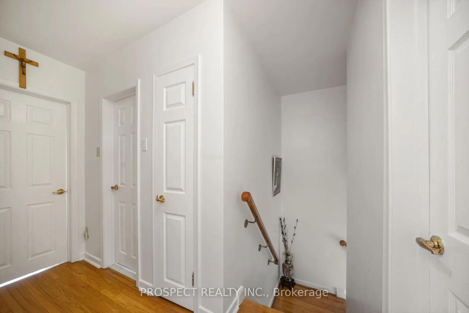 8 Sonnet Court