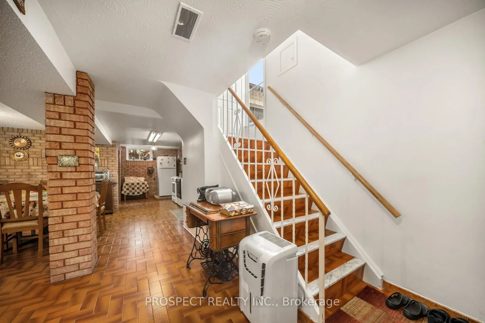 8 Sonnet Court