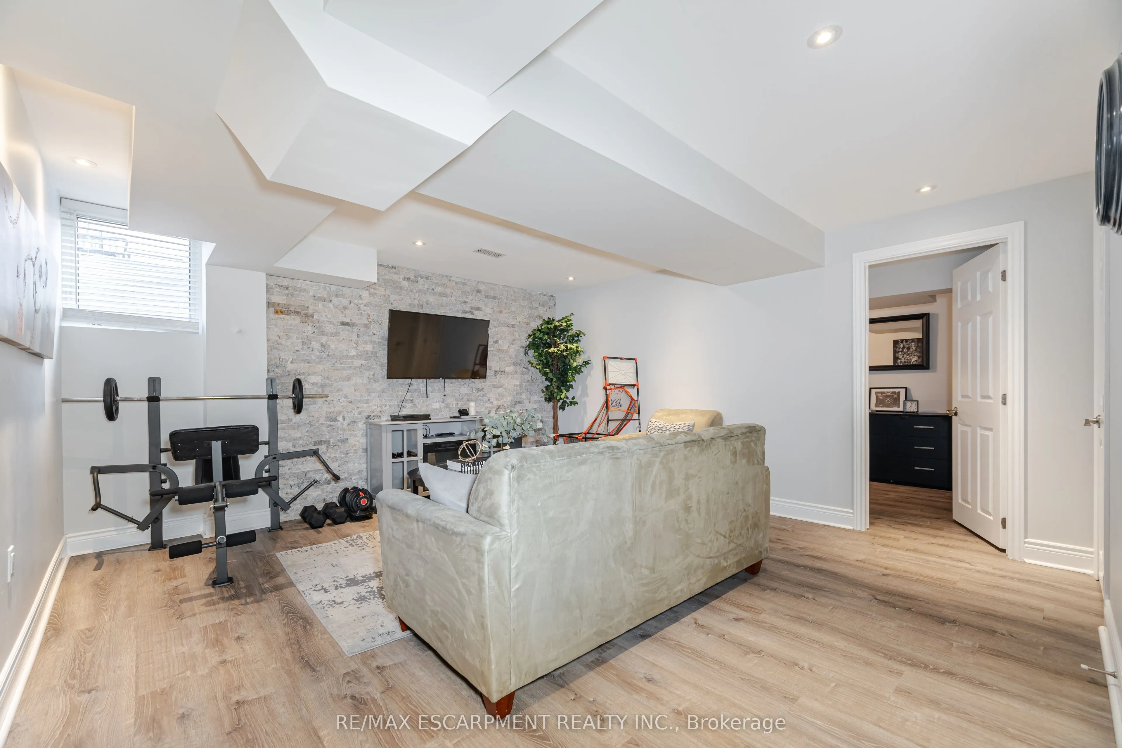 31 Vanderbrink Drive