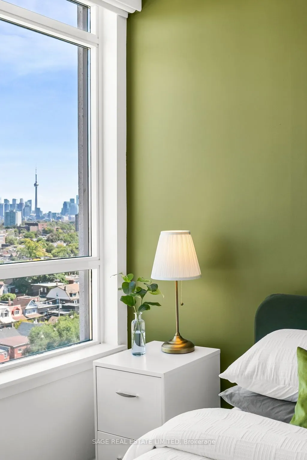 812 Lansdowne Avenue, #1304