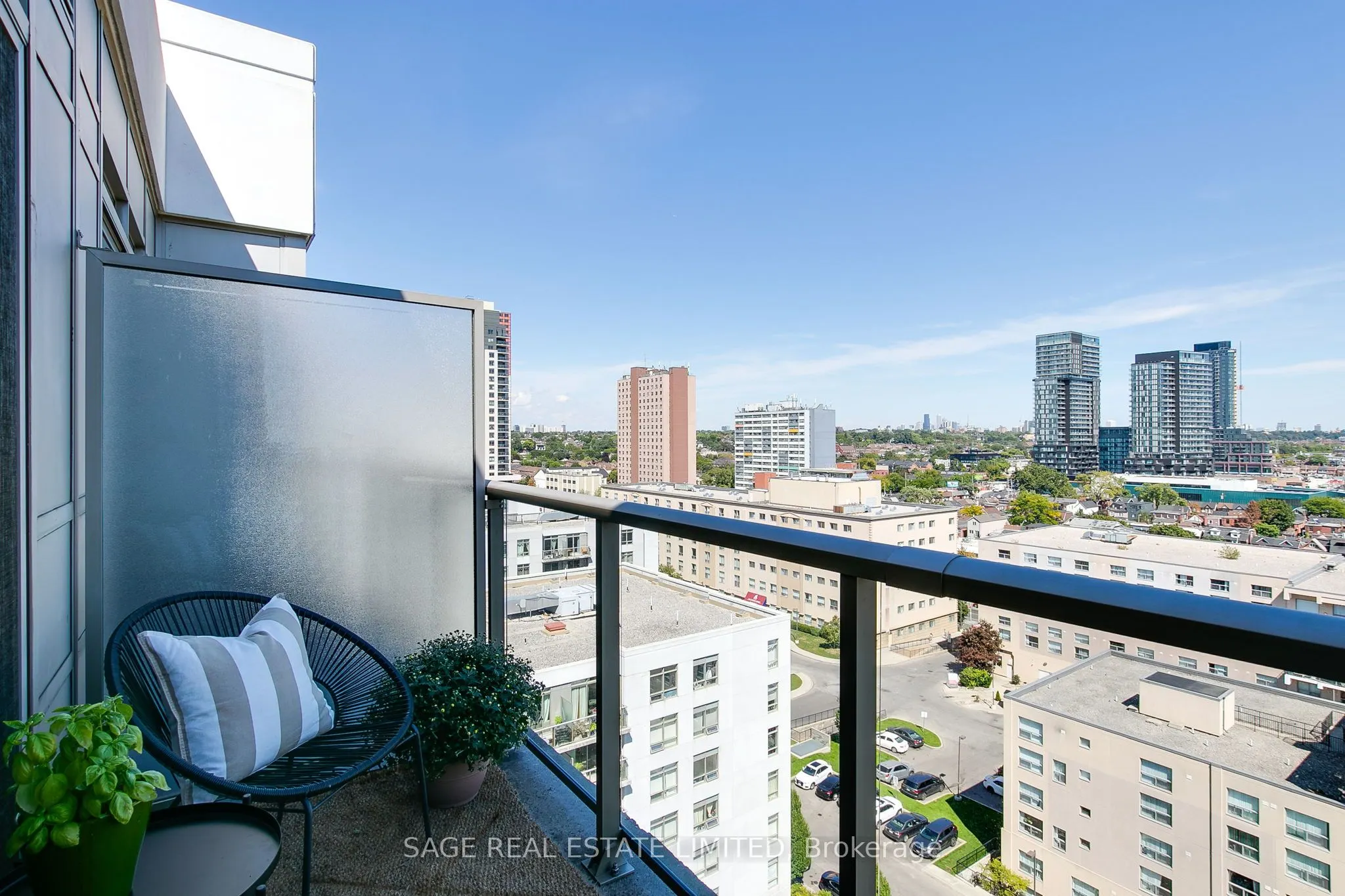 812 Lansdowne Avenue, #1304