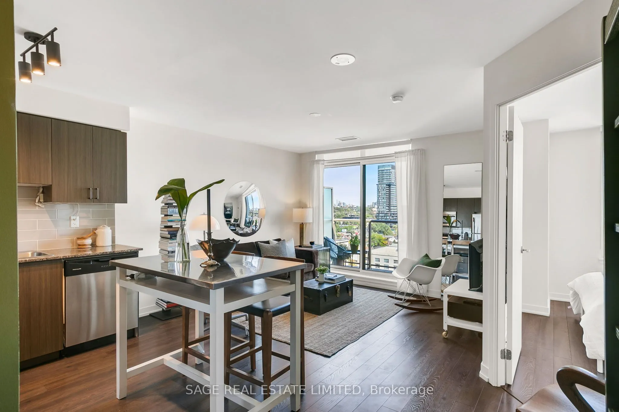 812 Lansdowne Avenue, #1304