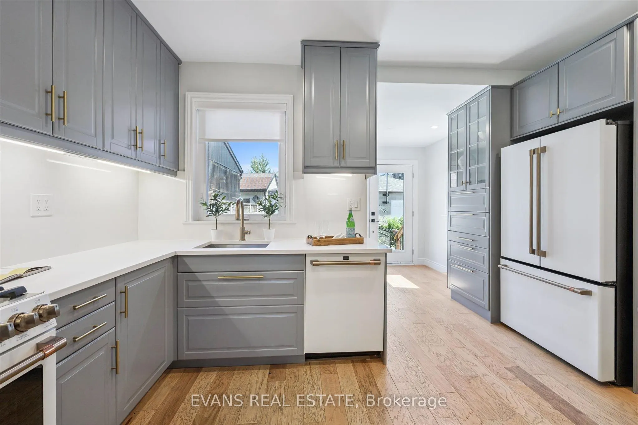 25 Uxbridge Avenue