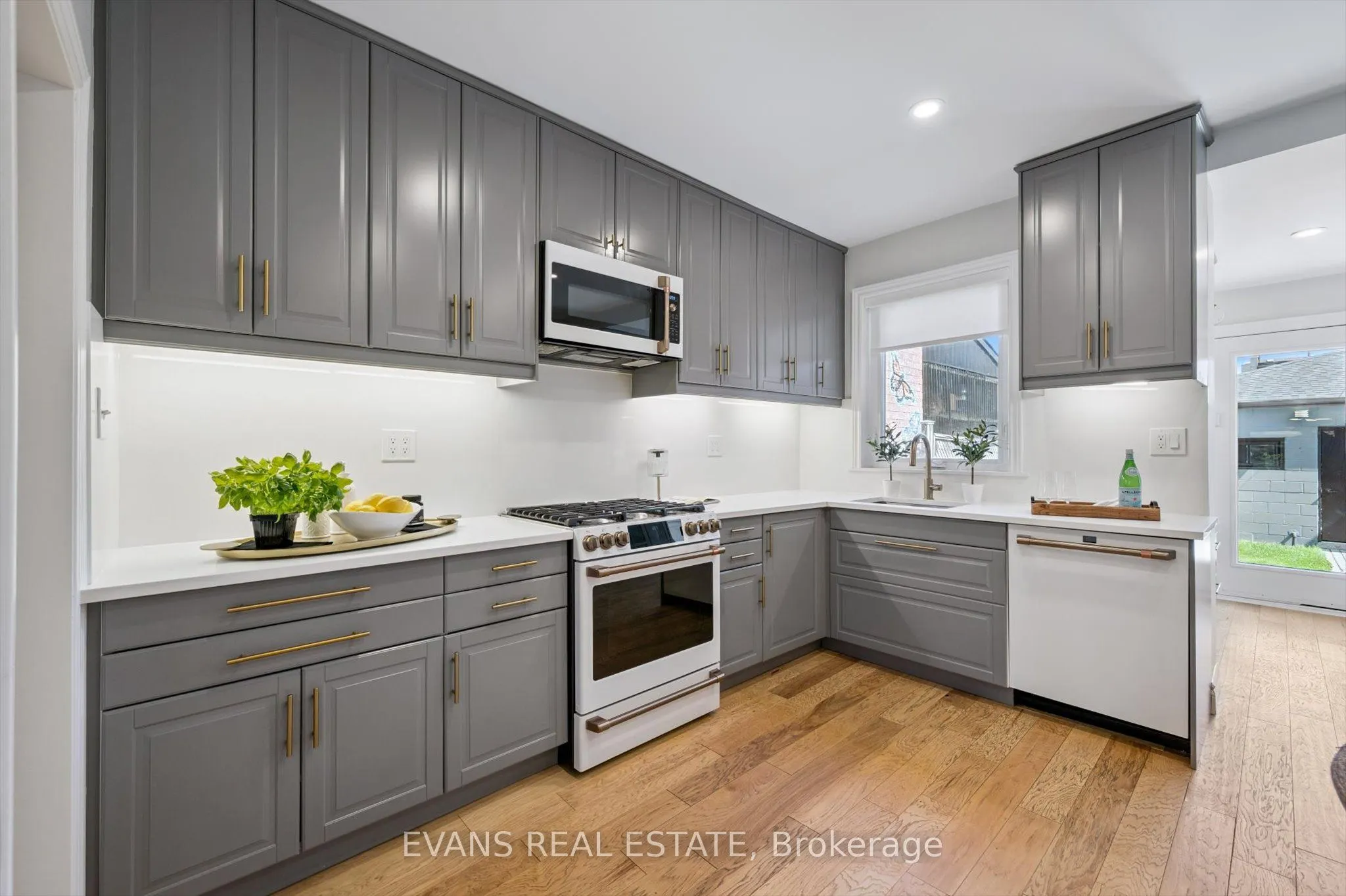 25 Uxbridge Avenue