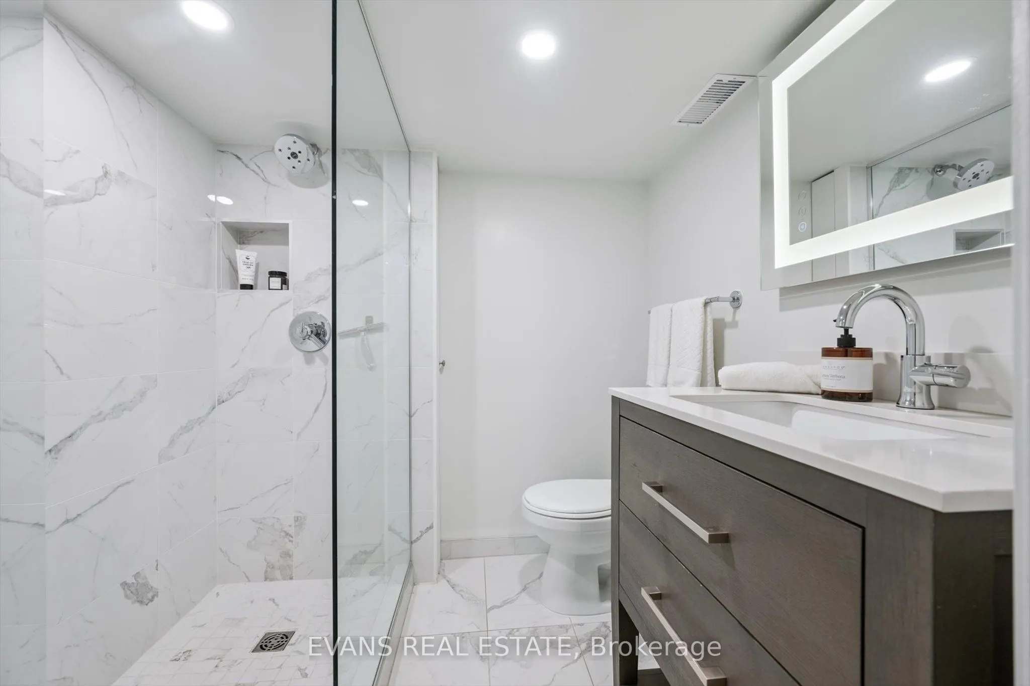 25 Uxbridge Avenue