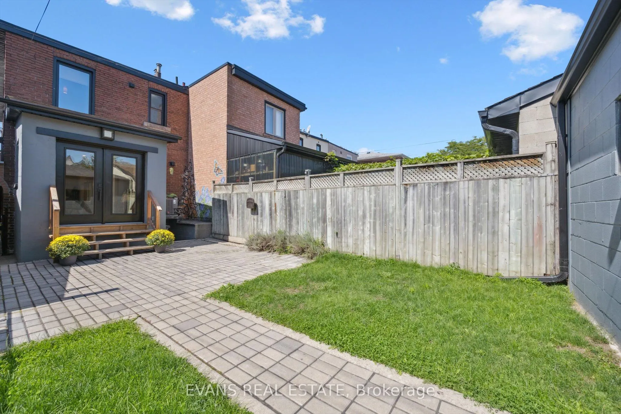25 Uxbridge Avenue