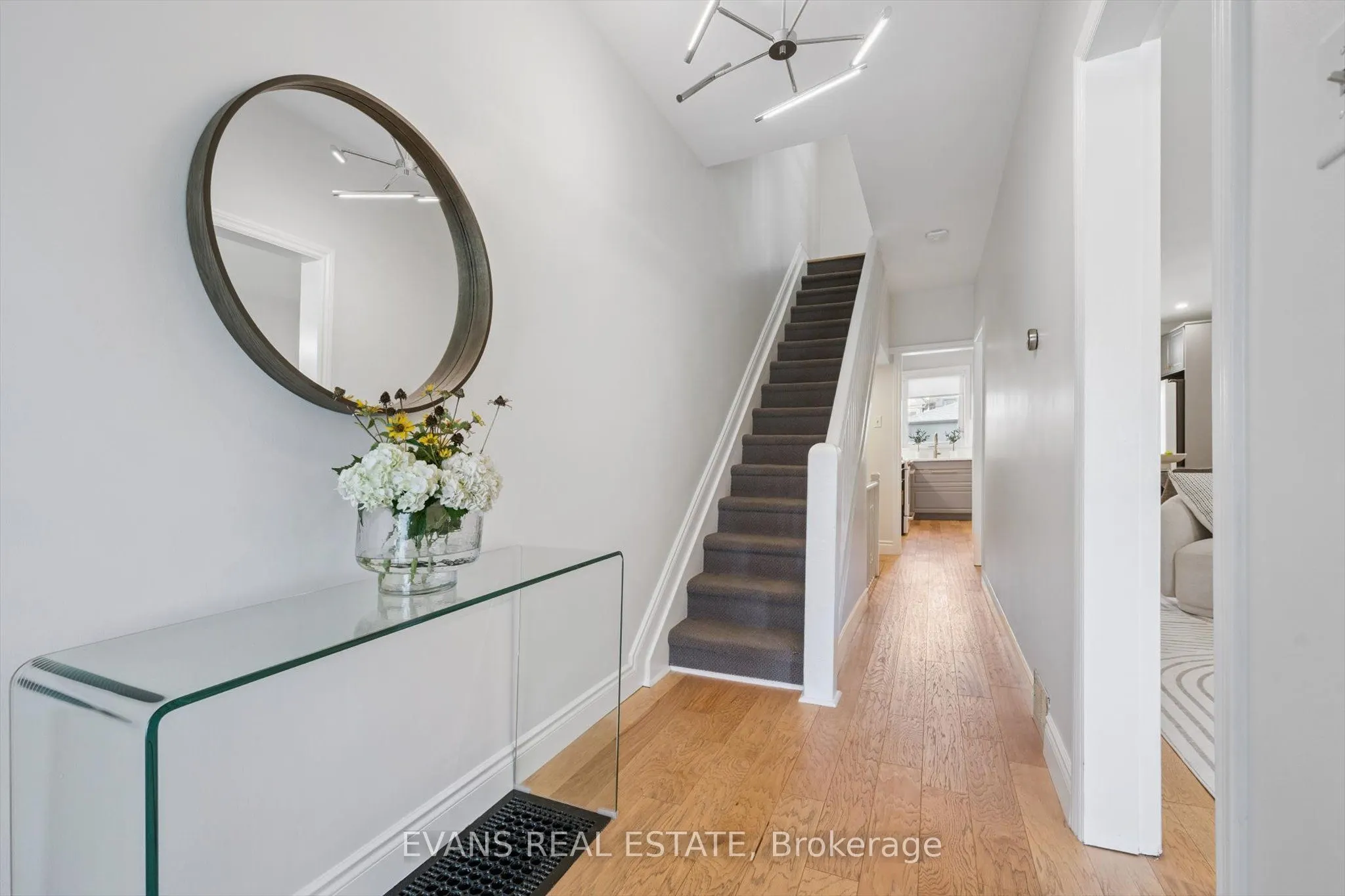 25 Uxbridge Avenue