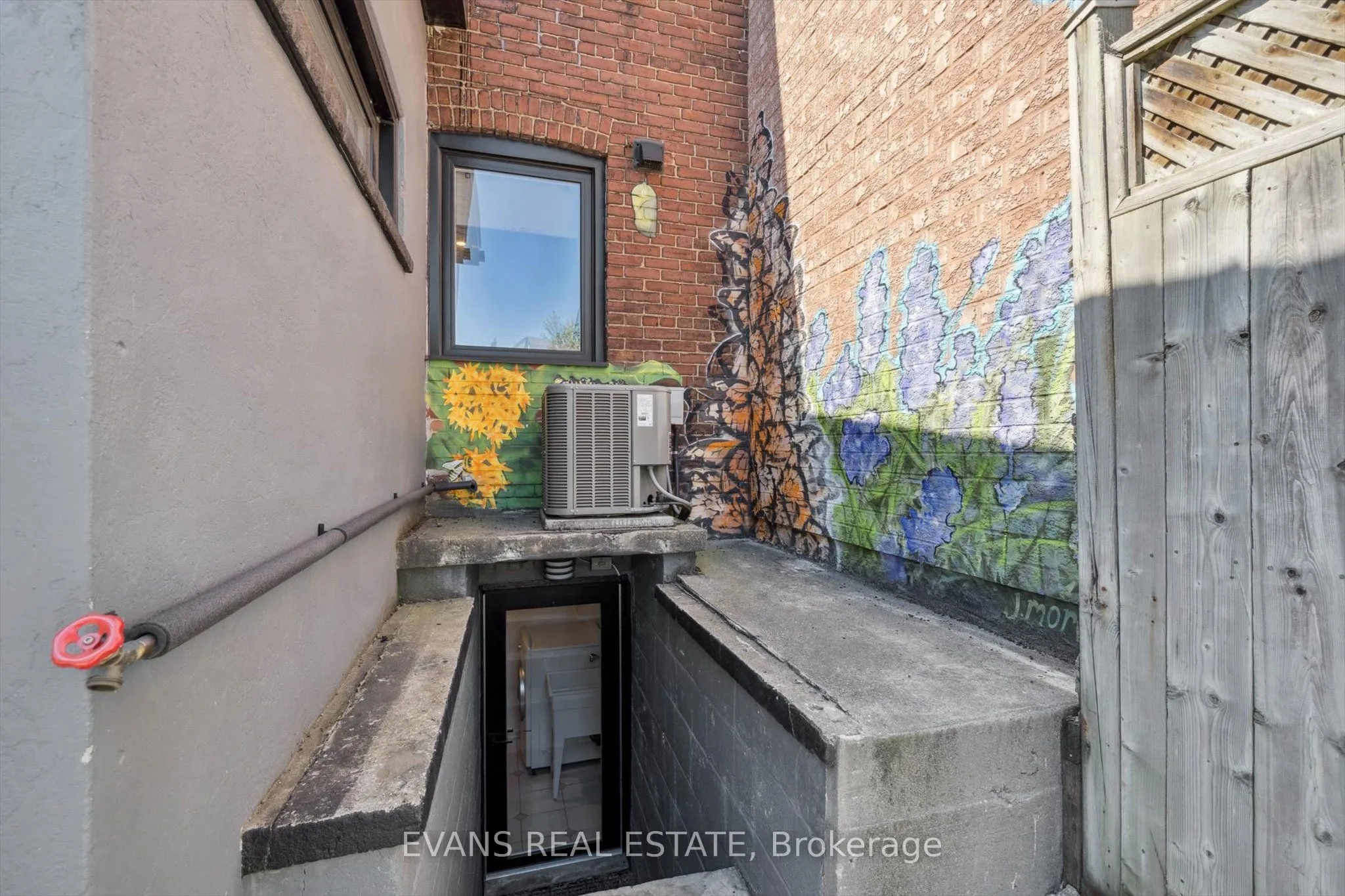 25 Uxbridge Avenue