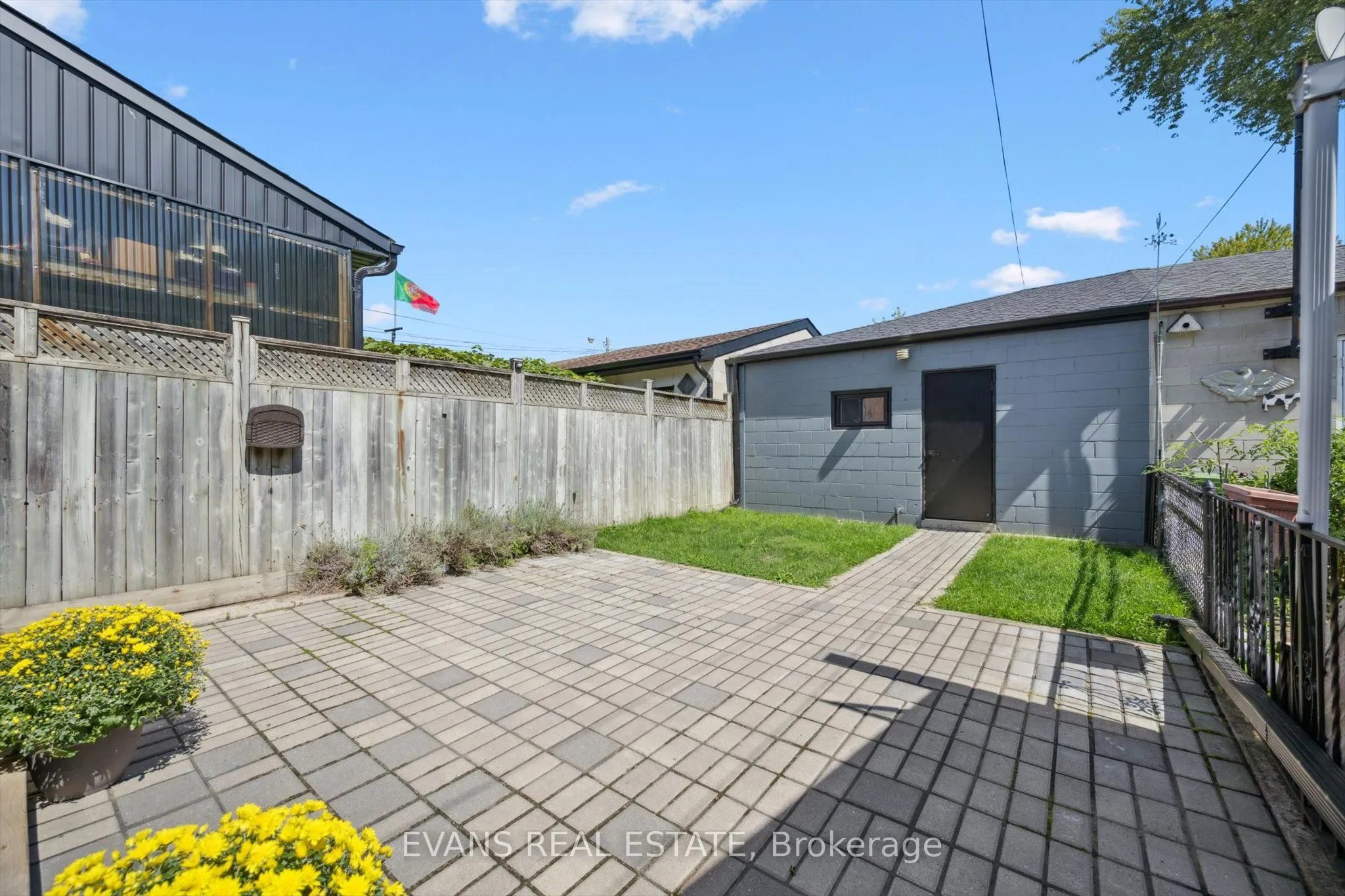 25 Uxbridge Avenue