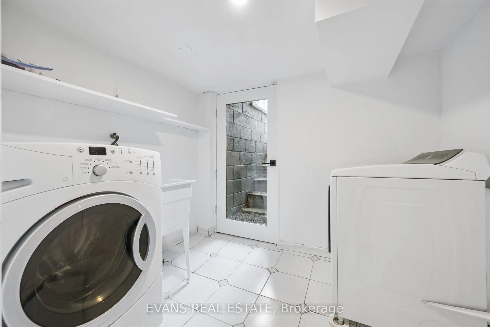 25 Uxbridge Avenue