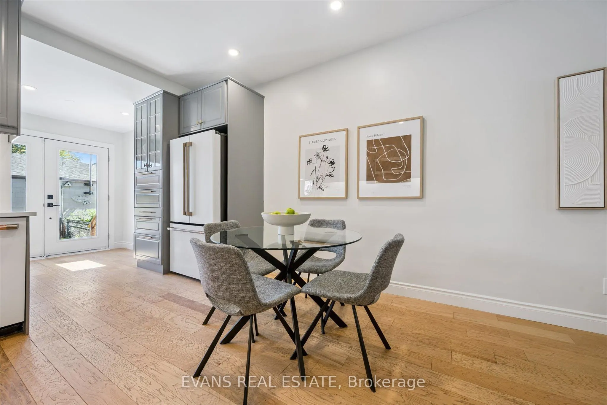25 Uxbridge Avenue