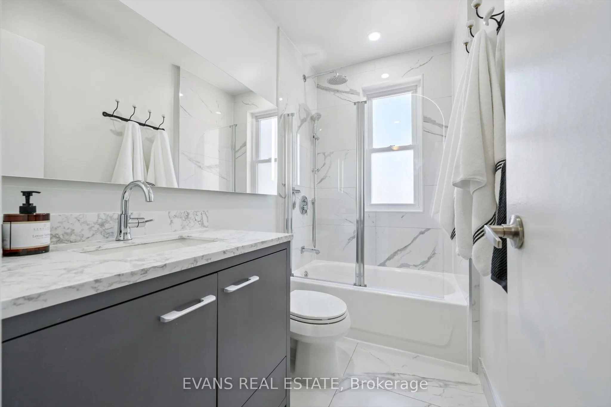 25 Uxbridge Avenue