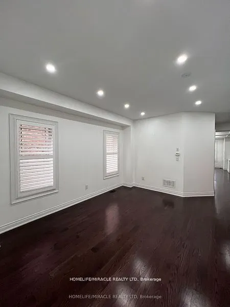 8 Arda Crescent