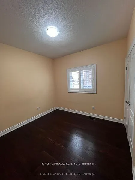 8 Arda Crescent