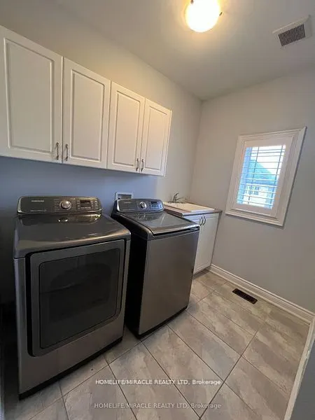 8 Arda Crescent