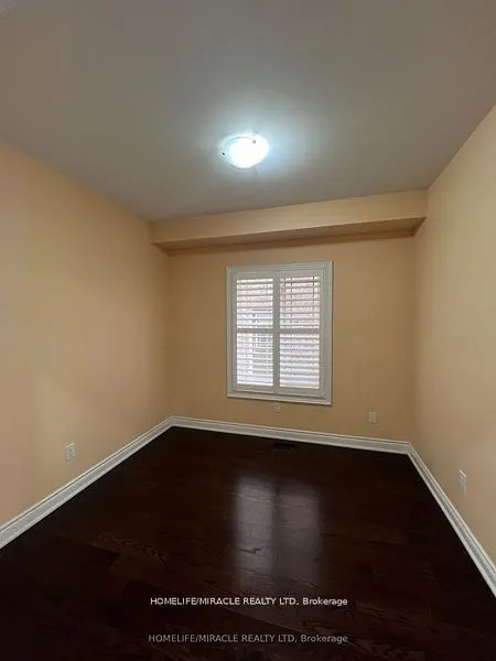 8 Arda Crescent