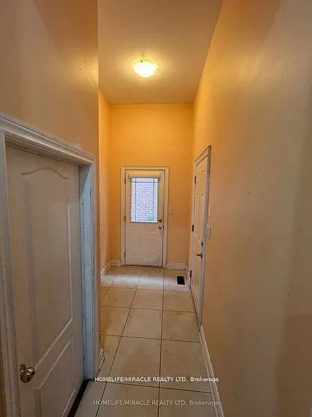 8 Arda Crescent