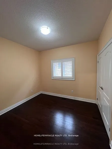 8 Arda Crescent