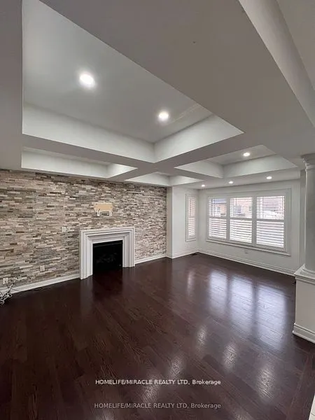 8 Arda Crescent