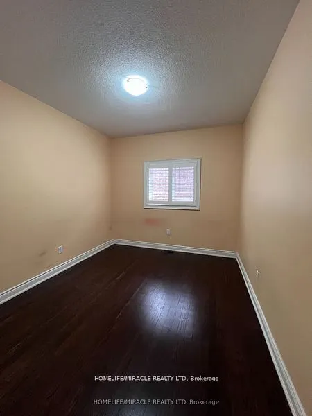 8 Arda Crescent