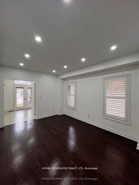 8 Arda Crescent