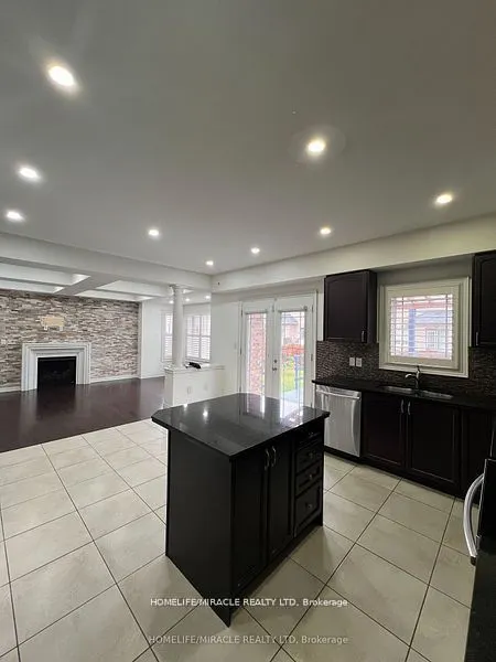 8 Arda Crescent