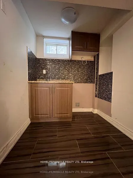8 Arda Crescent