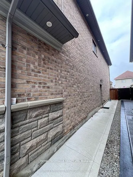 8 Arda Crescent