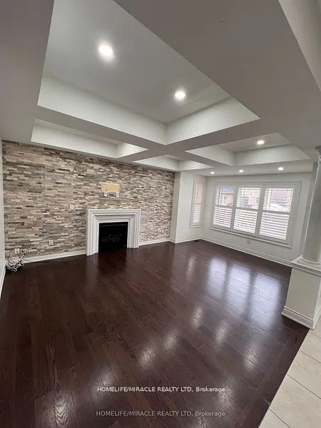 8 Arda Crescent