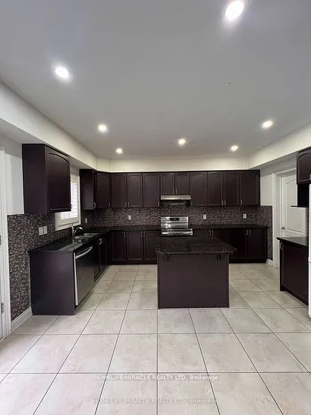 8 Arda Crescent
