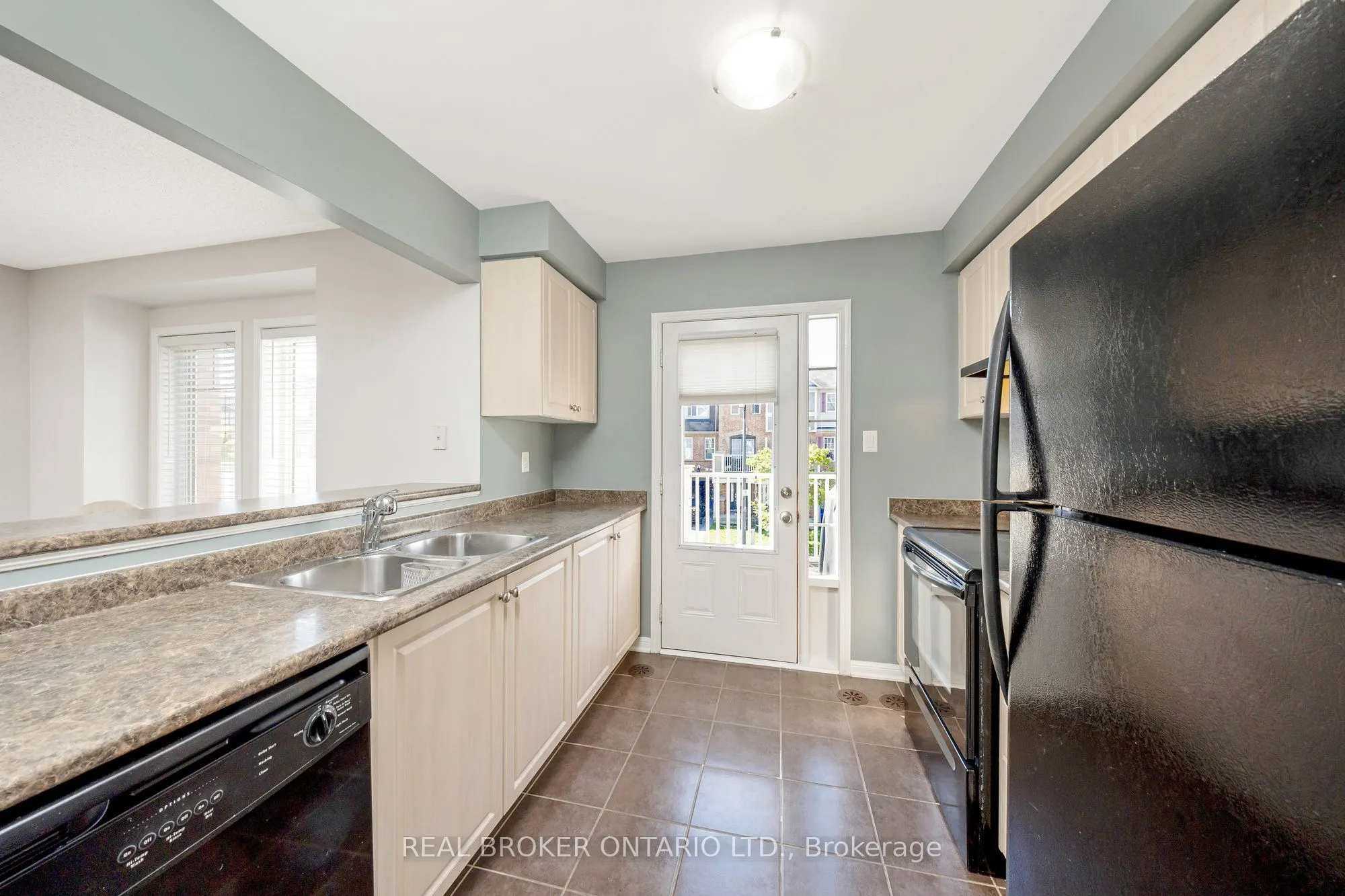 879 Willingdon Crescent