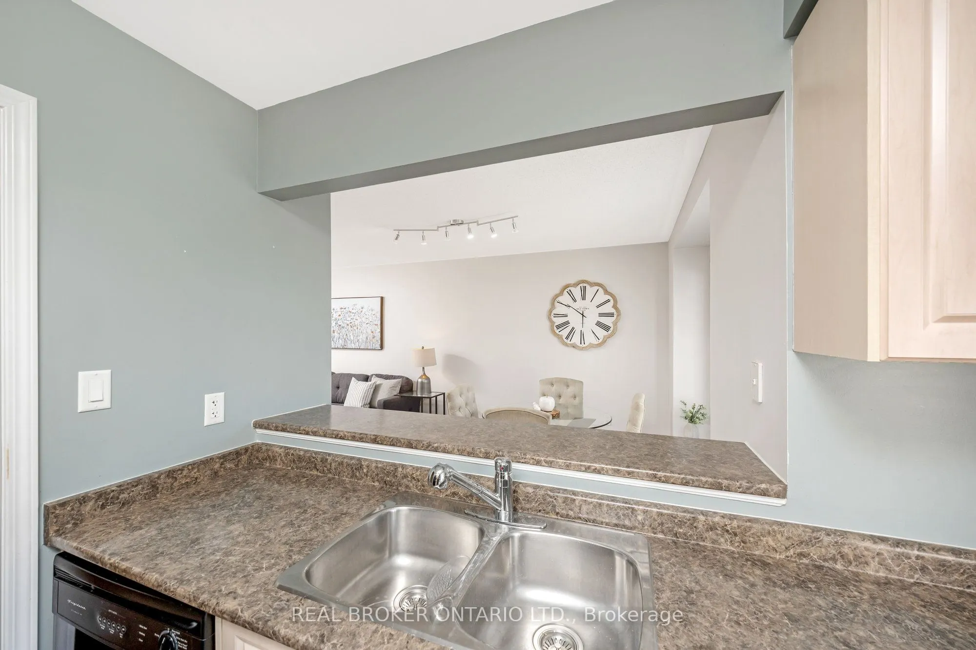 879 Willingdon Crescent
