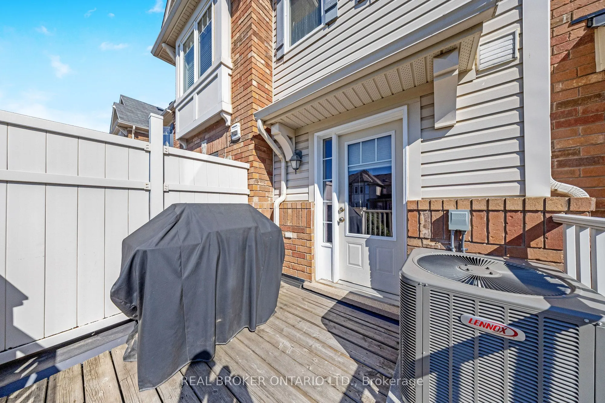 879 Willingdon Crescent