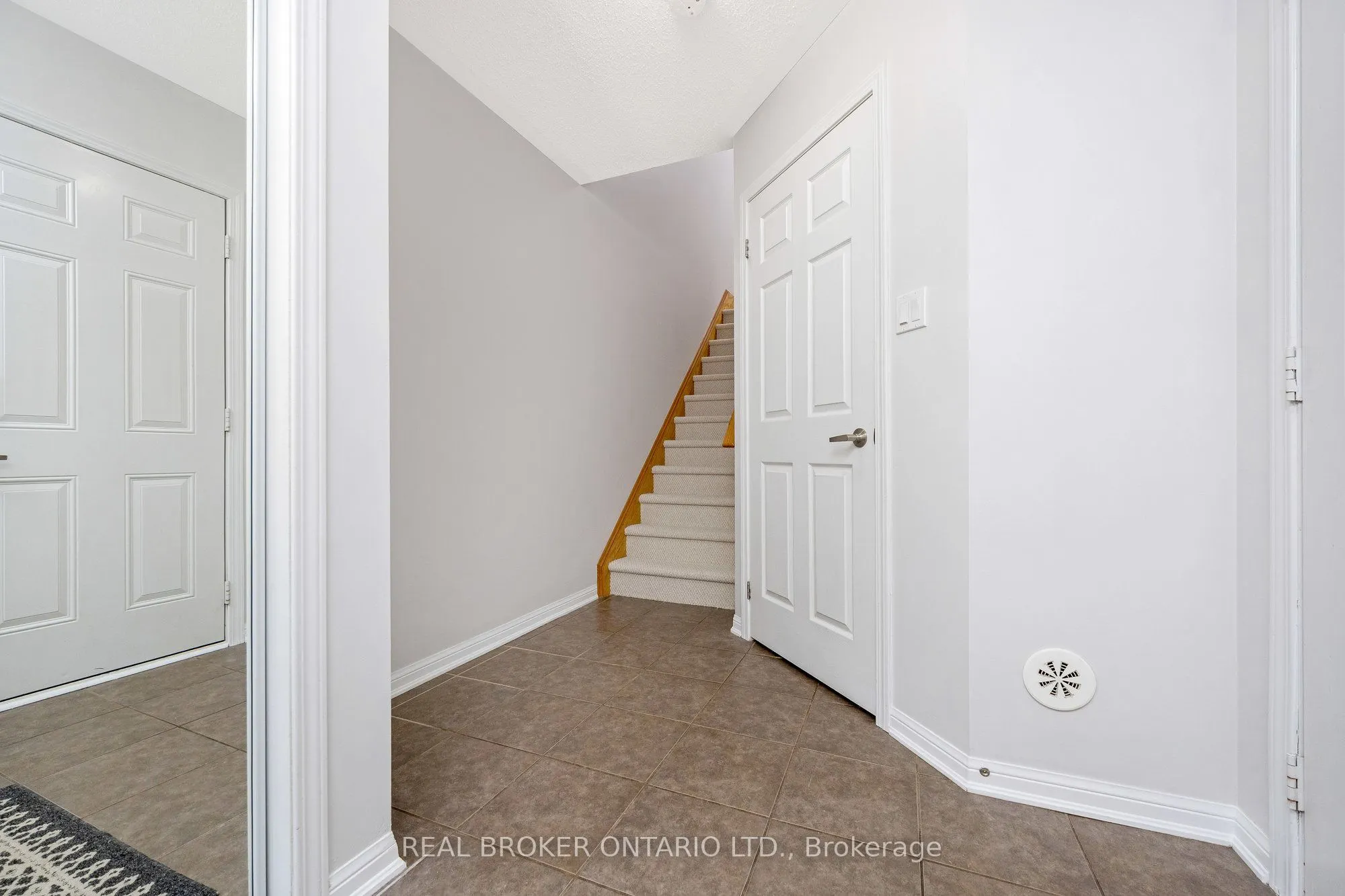 879 Willingdon Crescent