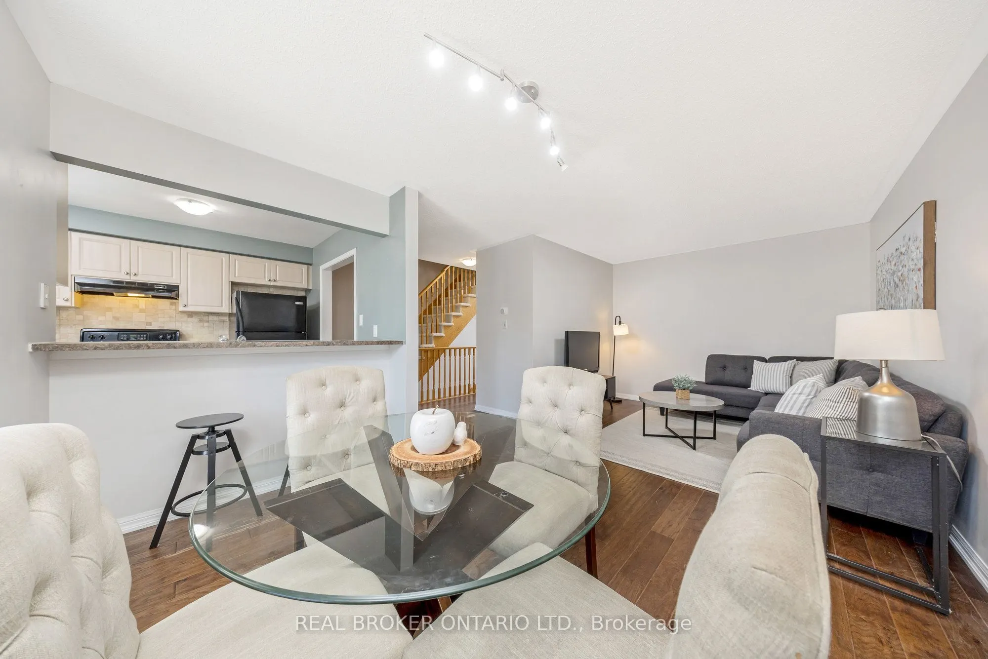 879 Willingdon Crescent