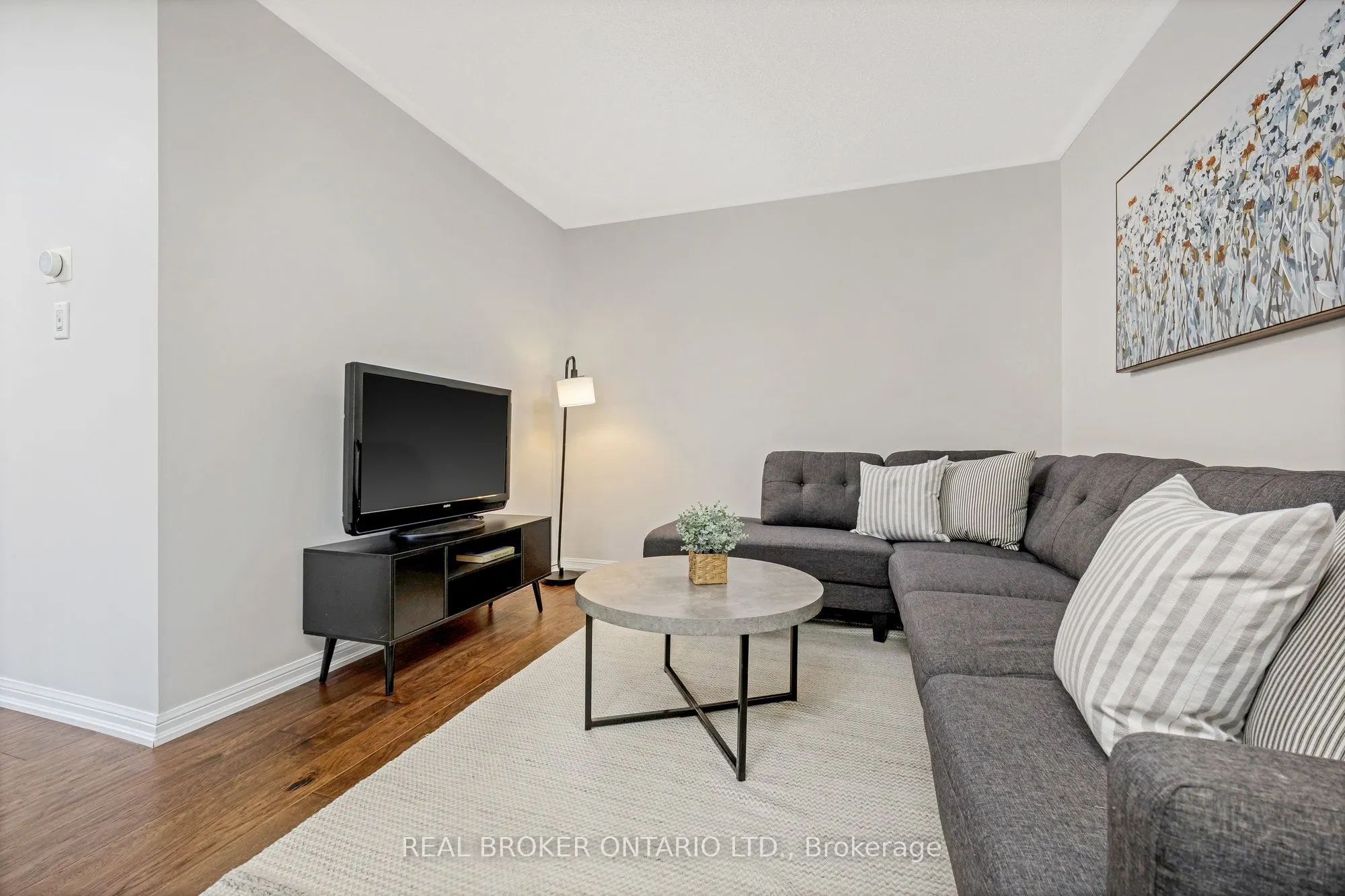 879 Willingdon Crescent