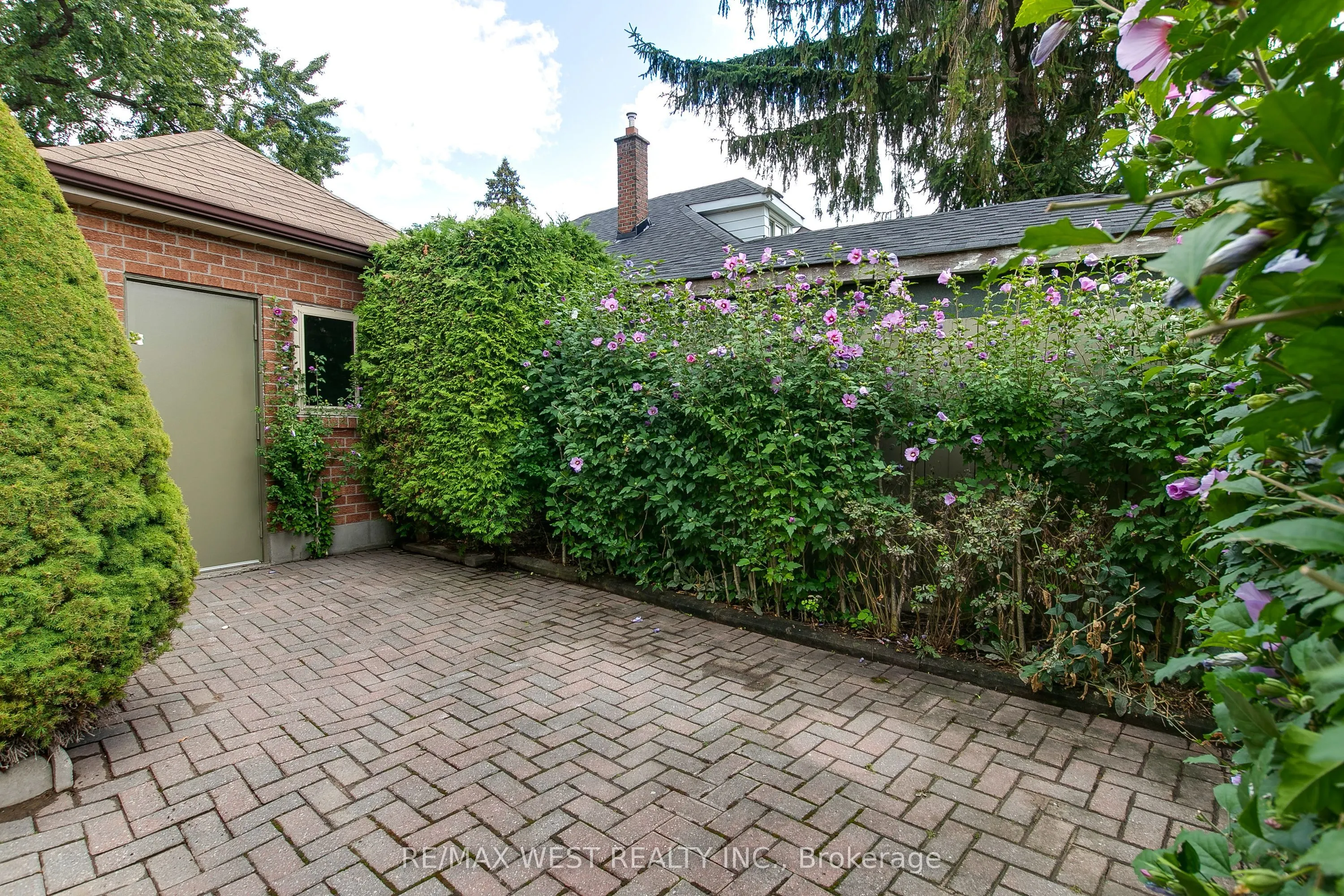 50 Larchmere Avenue