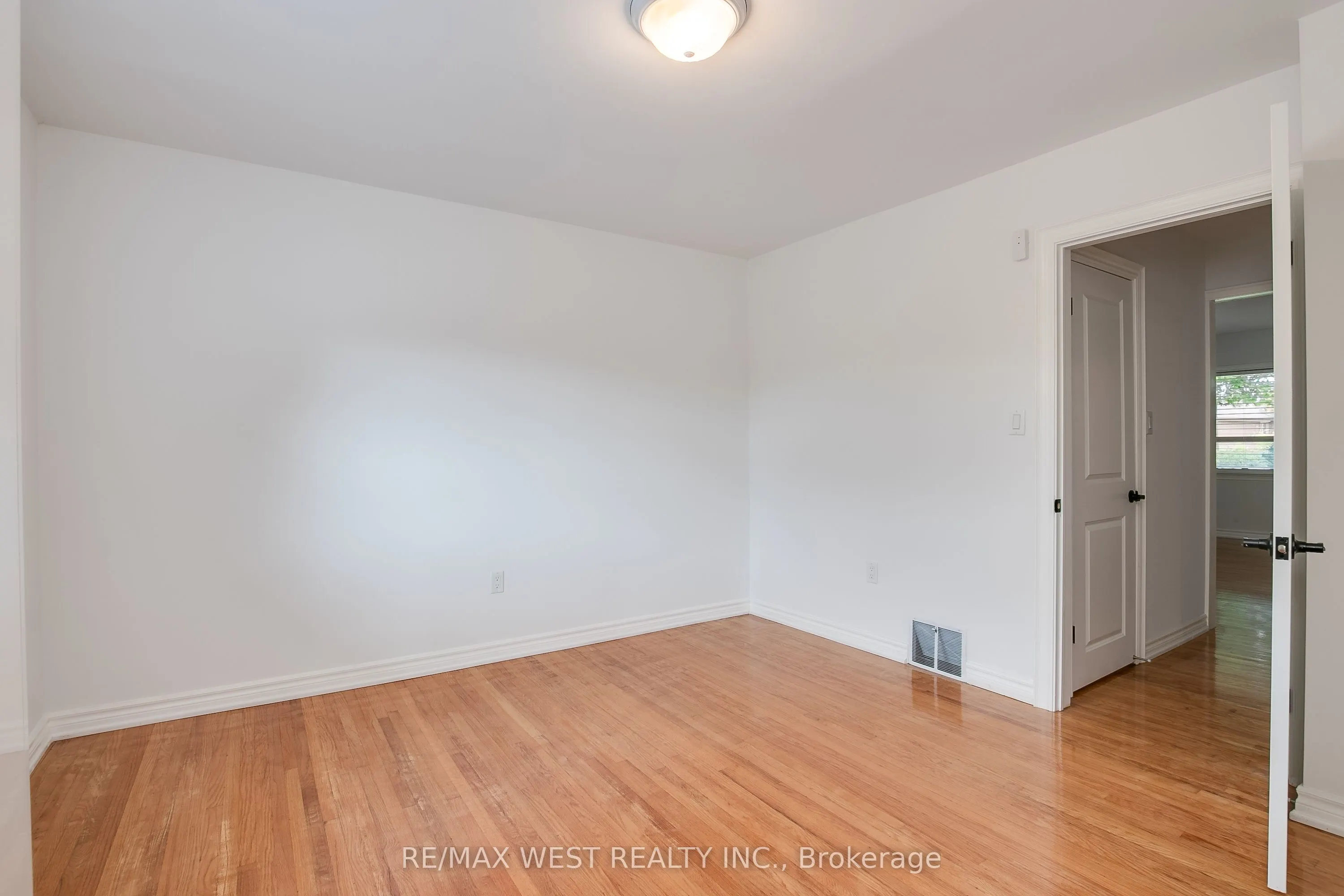 50 Larchmere Avenue