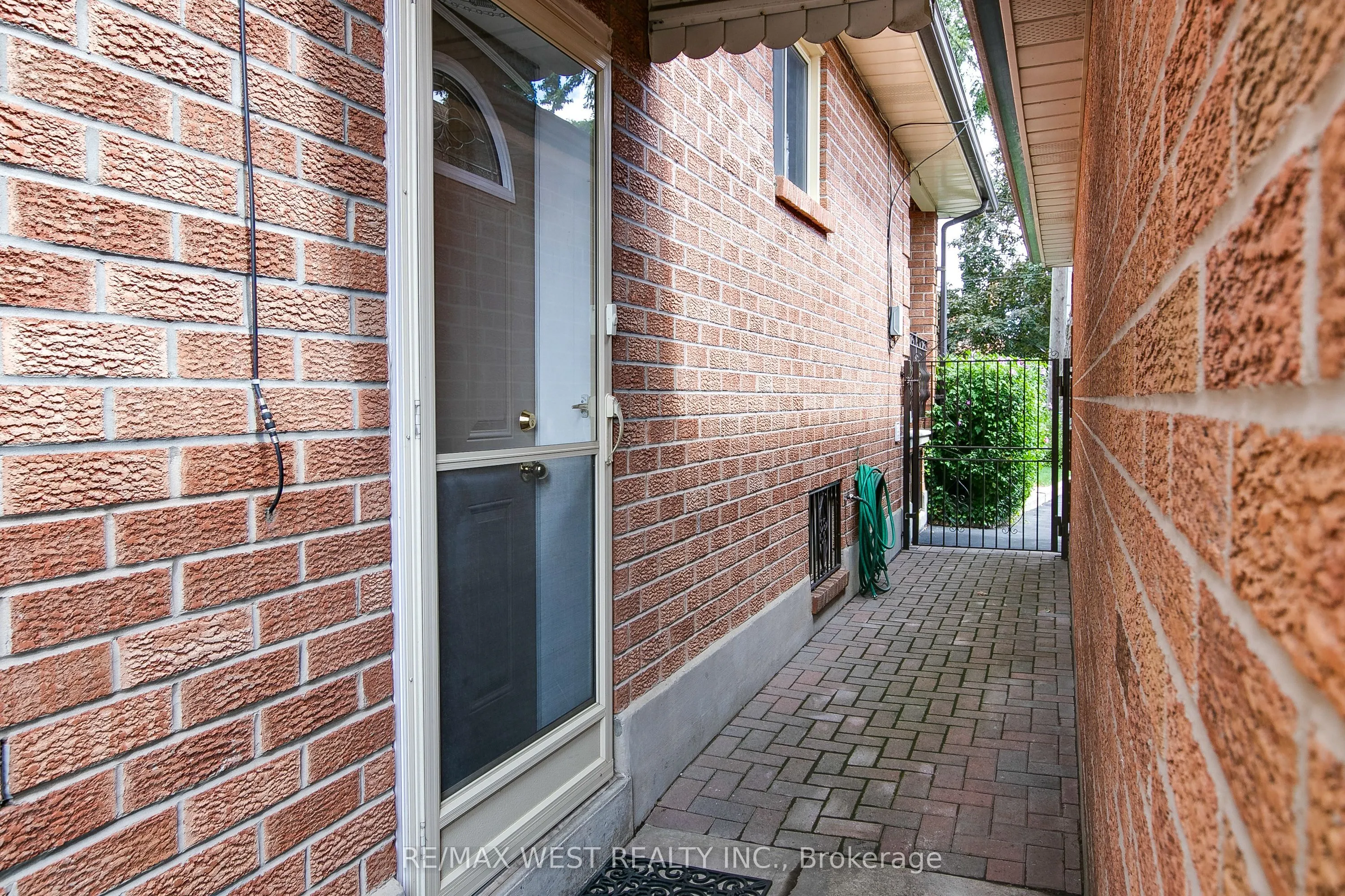 50 Larchmere Avenue